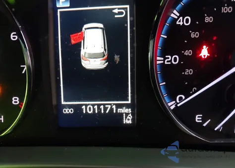 2018 Toyota Rav4 Limited z USA, uszkodzony, nr VIN JTMDFREV0JJ733931